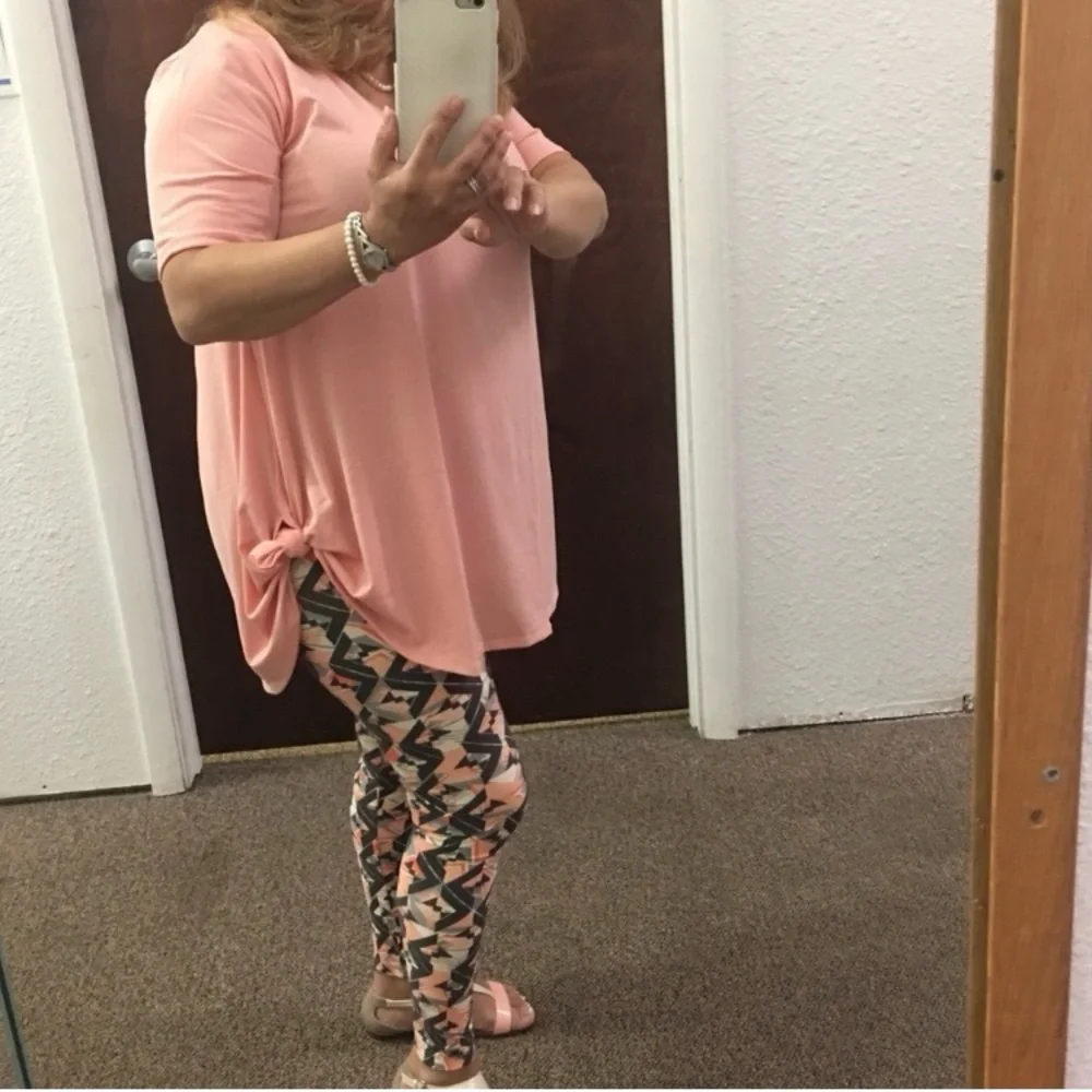 NWOT LuLaRoe Perfect T Top - Picture 8 of 8